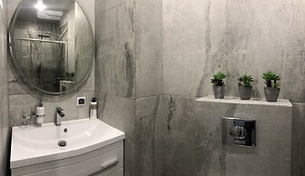 Central Bay Studios. 7min Station, Arbat Street