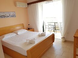 Menigos Type A2R no90 Seaview 2 Bedroom