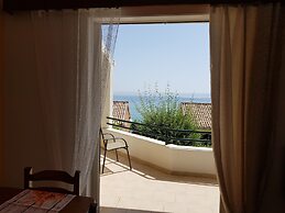 Menigos Type A2R no90 Seaview 2 Bedroom