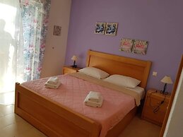 Menigos AB4G no50 Beachfront 2 Bdr Apt