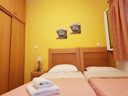 Menigos AB4G no50 Beachfront 2 Bdr Apt