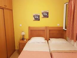 Menigos AB4G no50 Beachfront 2 Bdr Apt