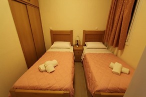 Menigos AB4G no50 Beachfront 2 Bdr Apt