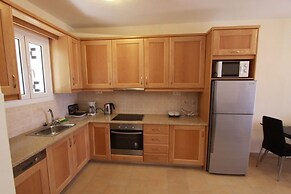 Menigos AB4G no50 Beachfront 2 Bdr Apt