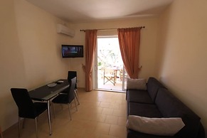 Menigos AB4G no50 Beachfront 2 Bdr Apt