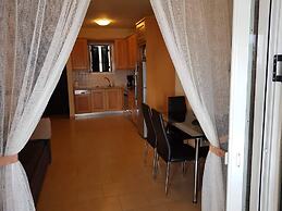 Menigos AB4G no50 Beachfront 2 Bdr Apt