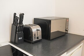 Spacious Studio Apartment Soho Square