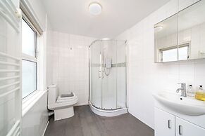 Spacious Studio Apartment Soho Square