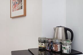 Spacious Studio Apartment Soho Square