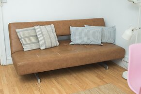 Spacious Studio Apartment Soho Square