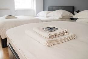 Spacious Studio Apartment Soho Square