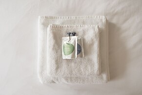 Spacious Studio Apartment Soho Square