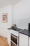 Spacious Studio Apartment Soho Square