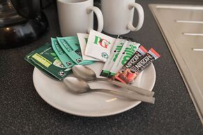 Spacious Studio Apartment Soho Square