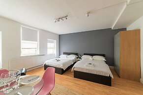 Spacious Studio Apartment Soho Square