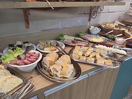 Hotel Maestro Express