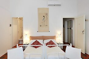 Lucretia House Affittacamere