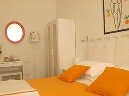 Lucretia House Affittacamere