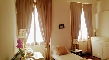 Lucretia House Affittacamere