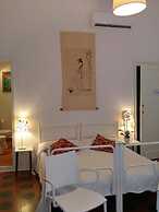 Lucretia House Affittacamere