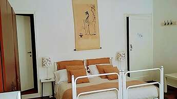 Lucretia House Affittacamere