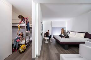 YOTELAIR Istanbul Airport AIRSIDE
