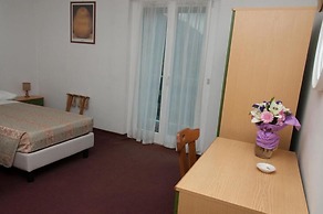 Hotel Dolomiti Levico