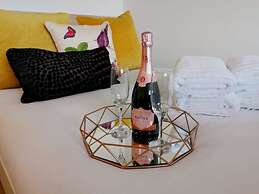 A Modern Studio With Great City Views - 17th Floor, City Views & 2 Min