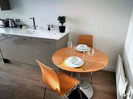 A Modern Studio With Great City Views - 17th Floor, City Views & 2 Min