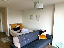 A Modern Studio With Great City Views - 17th Floor, City Views & 2 Min