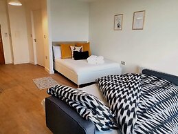 A Modern Studio With Great City Views - 17th Floor, City Views & 2 Min