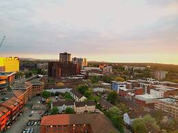 A Modern Studio With Great City Views - 17th Floor, City Views & 2 Min