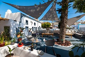 1812 Caves 'n Mansion