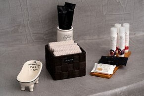 1812 Caves 'n Mansion