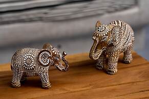 1812 Caves 'n Mansion