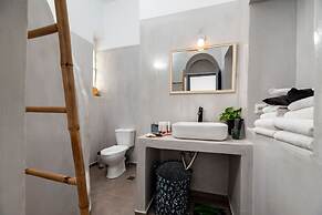 1812 Caves 'n Mansion