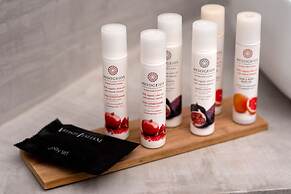 1812 Caves 'n Mansion