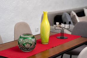 1812 Caves 'n Mansion