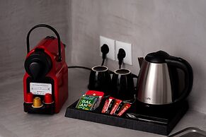 1812 Caves 'n Mansion