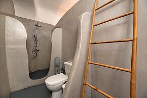 1812 Caves 'n Mansion