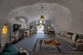 1812 Caves 'n Mansion