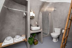 1812 Caves 'n Mansion