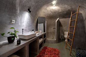 1812 Caves 'n Mansion