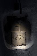 1812 Caves 'n Mansion