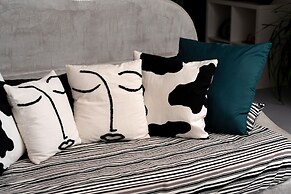 1812 Caves 'n Mansion