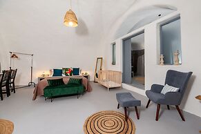 1812 Caves 'n Mansion