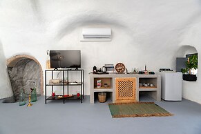 1812 Caves 'n Mansion