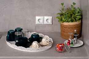 1812 Caves 'n Mansion