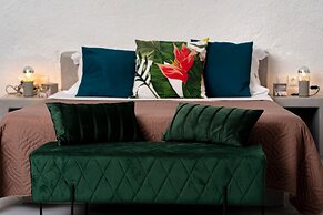 1812 Caves 'n Mansion