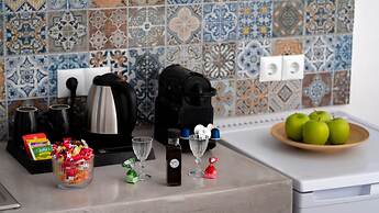 1812 Caves 'n Mansion